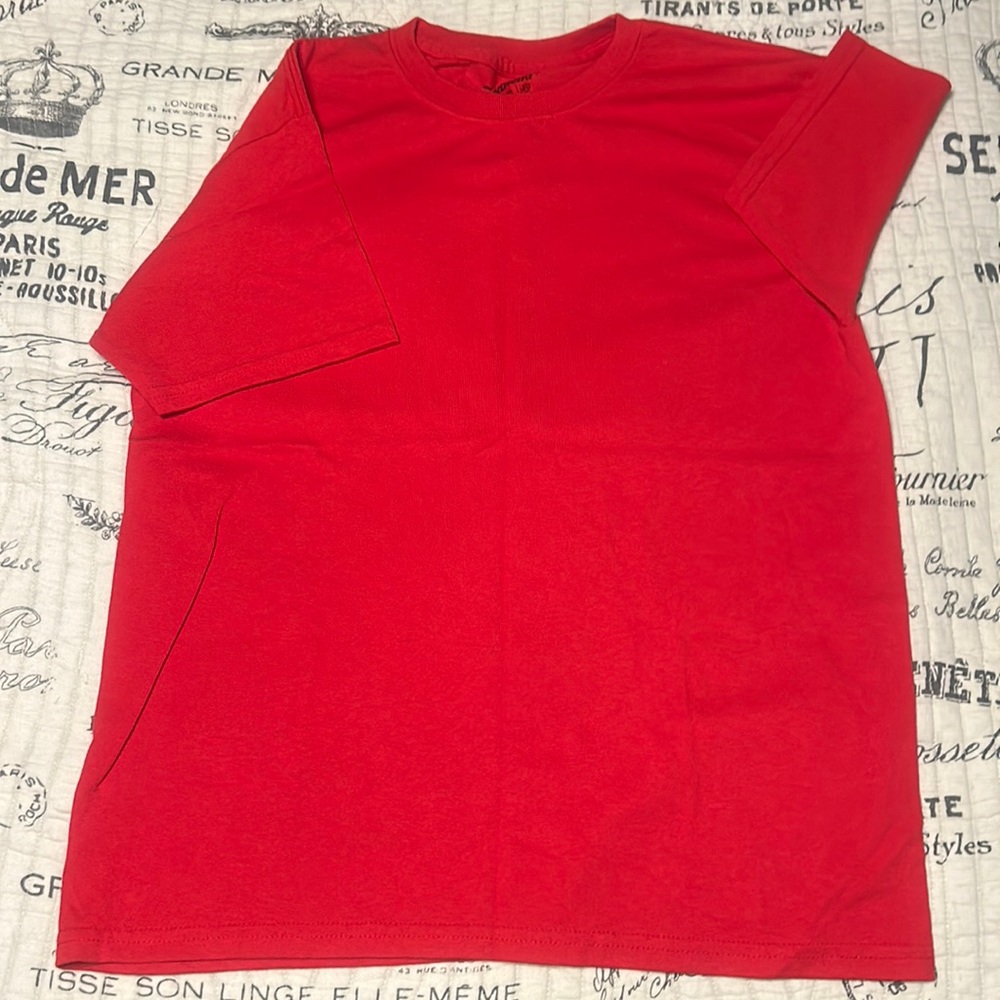 NWOT Gildan extra large youth red shirt